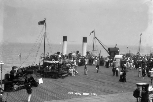 Rp05833 busy ryde pier - rp05833,