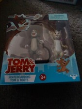 Tom & Jerry Figure Set, Skateboarding Tom & Toots, Moose Toys, new boxed S45/