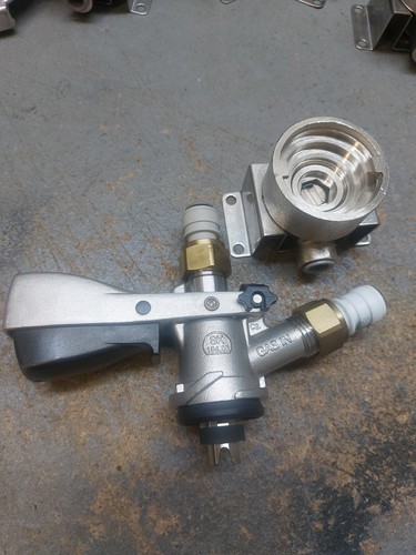 Type keg coupler with metal - s,