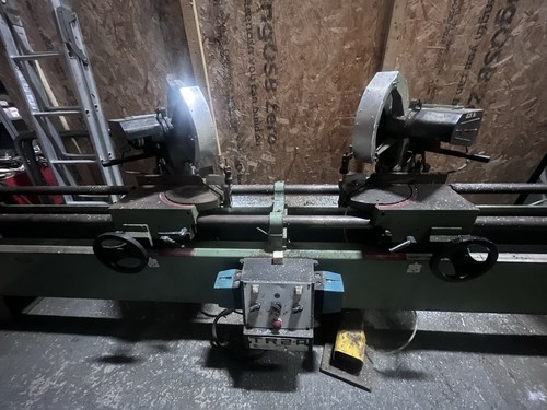 Mitre saw double - mitre,