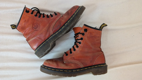 Rare vintage 2002 martens - rare,