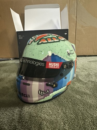 Formula scale helmet - 1/2,