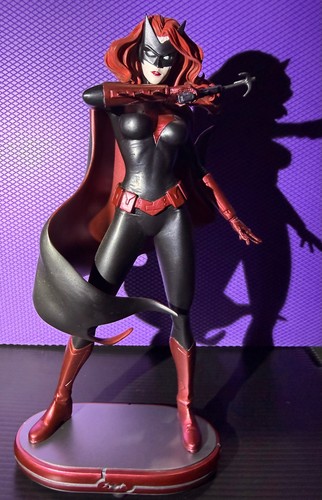 Comics cover girl - girl, statue