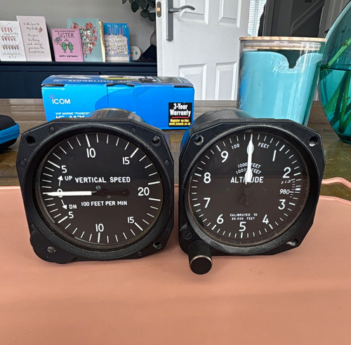 Altimeter and vertical speed - altimeter,