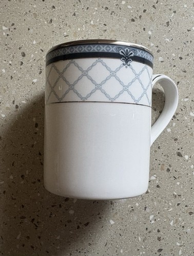 New unused royal - &,