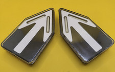 2 x  London Defile Markers For Army Tank Route Self Luminous Route Arrow 09/99