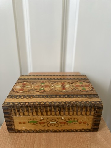 Vintage folk art chip carved - folk,