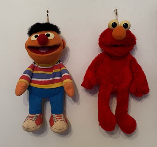 Sesame street elmo ernie - elmo,