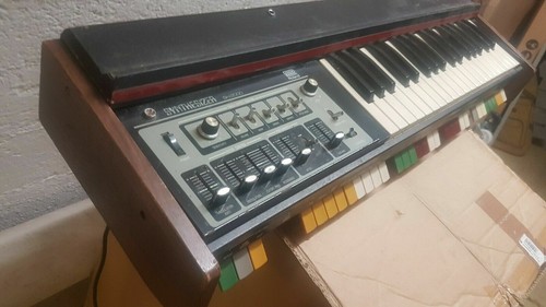 Roland 2000 synthesizer - roland, sh