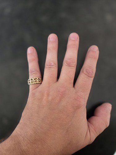 9ct gold keeper - ring, size