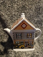 Ringtons Teapot 1960's HOUSE by Wade Ceramics  vgc no chips or scuffs