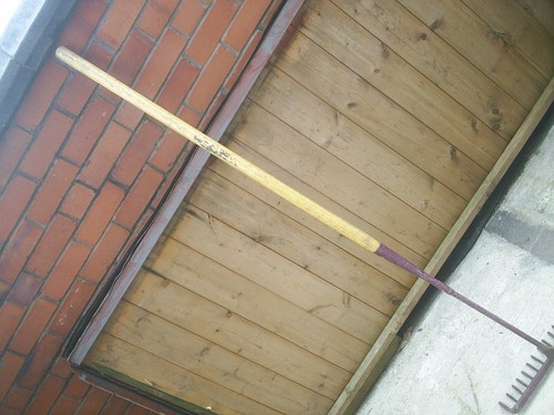 Bulldog tarmac garden rake - /,