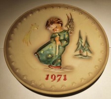 VINTAGE MJ HUMMEL ANNUAL