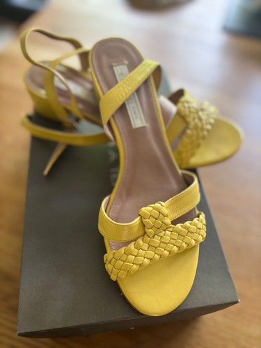 Woman pied terre yellow - a,