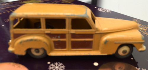 Dinky toys plymouth estate car - plymouth,