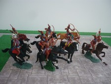BRITAINS 8 MOUNTED SWOPPET