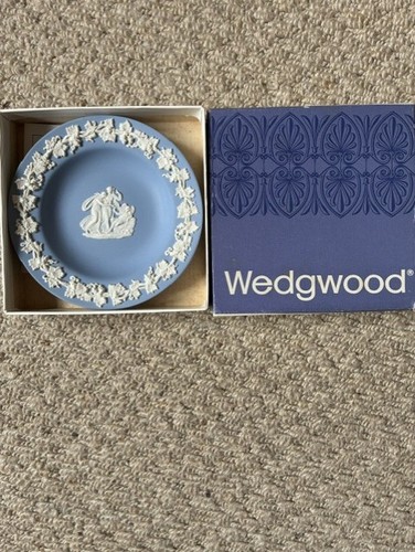 Wedgewood blue white sweet - white,