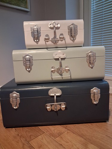 Display suitcase metal trunks - metal,