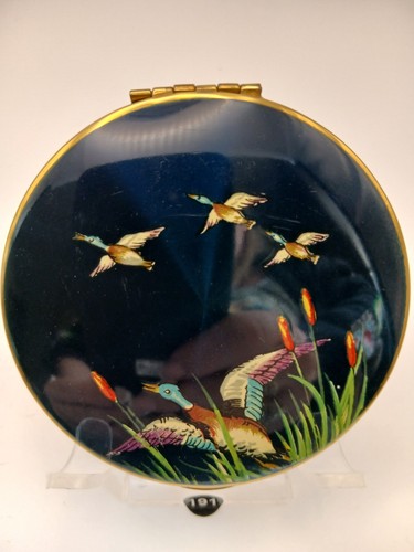 Beautiful vintage stratton - vintage,