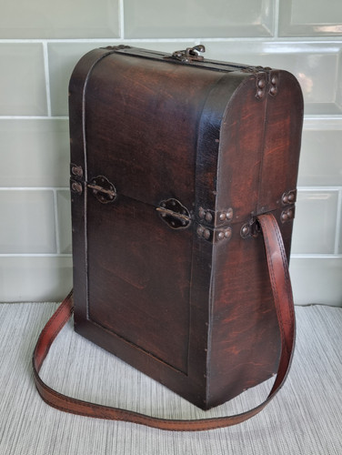 Vintage wooden wine - vintage, bottle