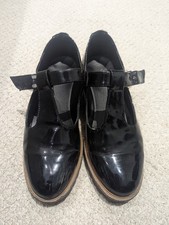 T Bar Style Shoe With Slight