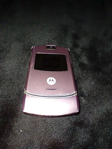 Pink motorola razr phone - v3,