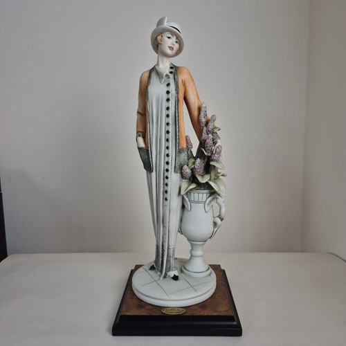 Giuseppe armani lady with vase - lady,