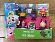 Peppa Pig - Peppa's Playgroup - 5 Figures - Table Chairs Blackboard New