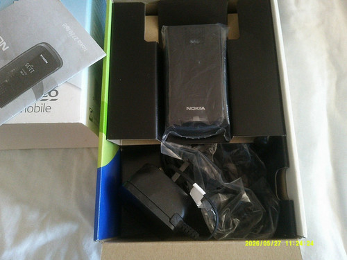 Nokia 2720 fold - fold, black