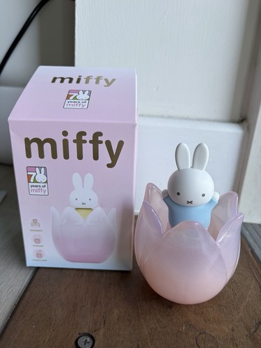 Light pink miffy tulip - light, home