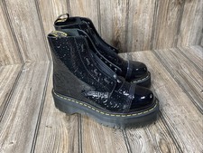 NEW Dr. Doc Martens Womens