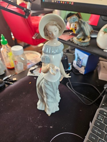Nao lladro the butterfly - by,