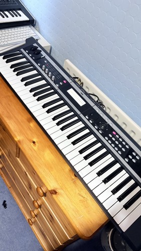 Korg x50 synthesiser(triton