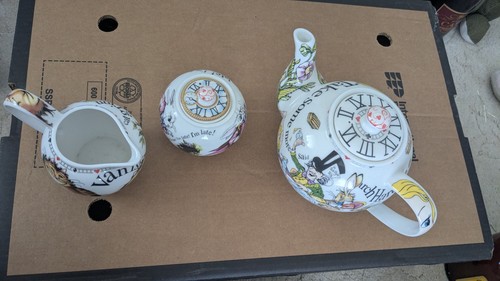 Alice wonderland tea set - alice,