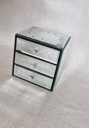 Mirrored glass jewellery box - jewellery,