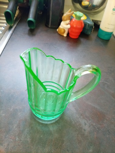 Uranium green glass - glass, small