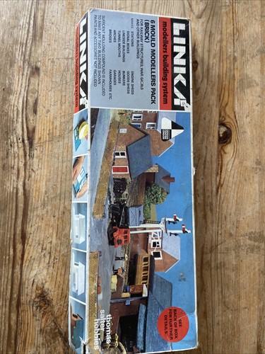 Linka 8041 modellers building