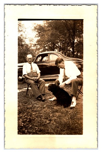 Original 1940s men - -, sitting