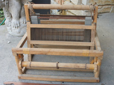 Antique Vintage WOOD TABLETOP Weaving Metal Reed Loom Untested 15-1/2" x 14-1/2"