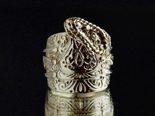 Large 9ct Yellow Gold Saddle