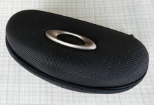 GENUINE OAKLEY SOFT VAULT CLAM SHELL STYLE HARD CASE FOR SUNGLASSES