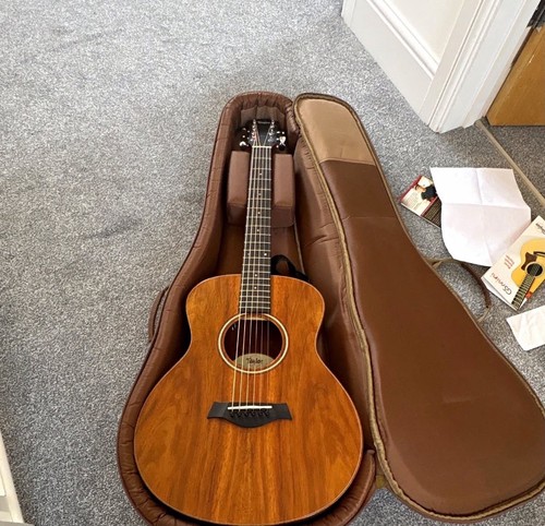 Taylor mini guitar - taylor,