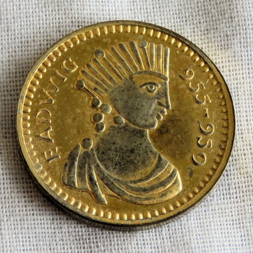Eadwig 955 959 22ct gold - -,