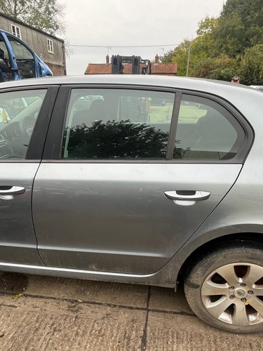 2012 skoda superb rear left - skoda,