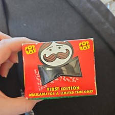1 Black Pringle Pop Box Crisp