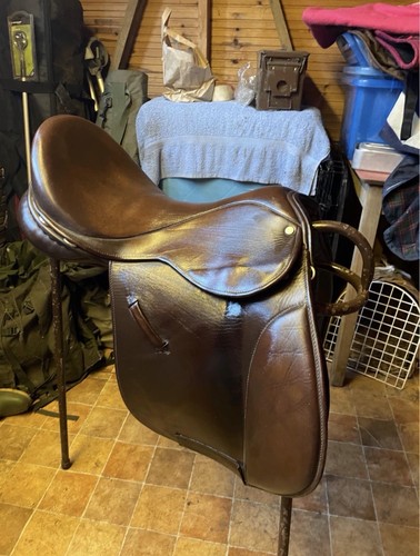 Medium wide ideal saddle - 17.5,