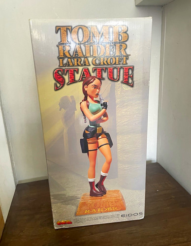 Tomb raider lara croft - croft, statue