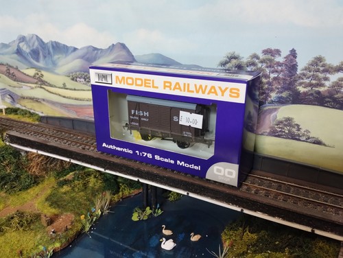 Dapol fish van - fish,