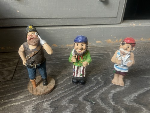 Pirate figures - pirate,
