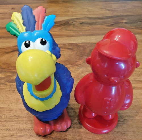 Quirky duo vintage - plastic, egg